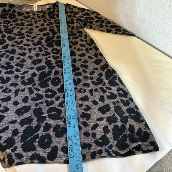 My Story Animal Print Lightweight Sweater With Pockets Size Large - Picture 9 of 10